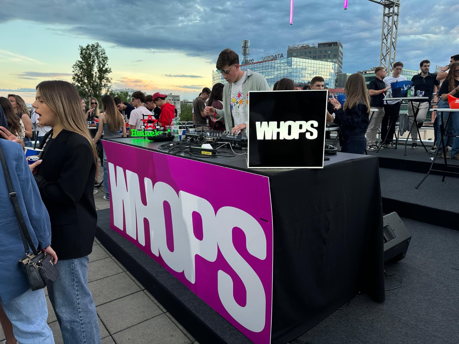 Veliki format, DJ pult